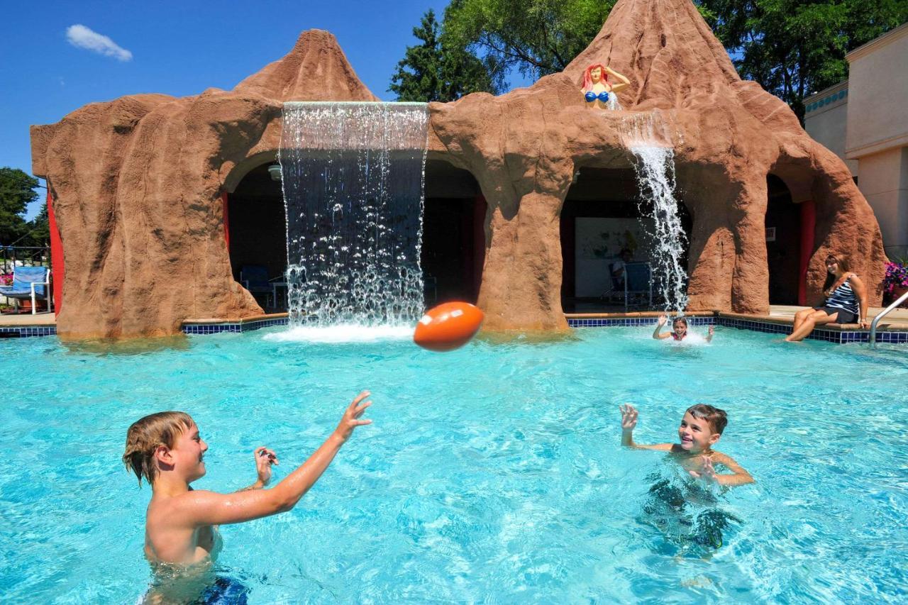 Atlantis Family Waterpark Hotel, Ascend Hotel Collection Lake Delton Exterior photo