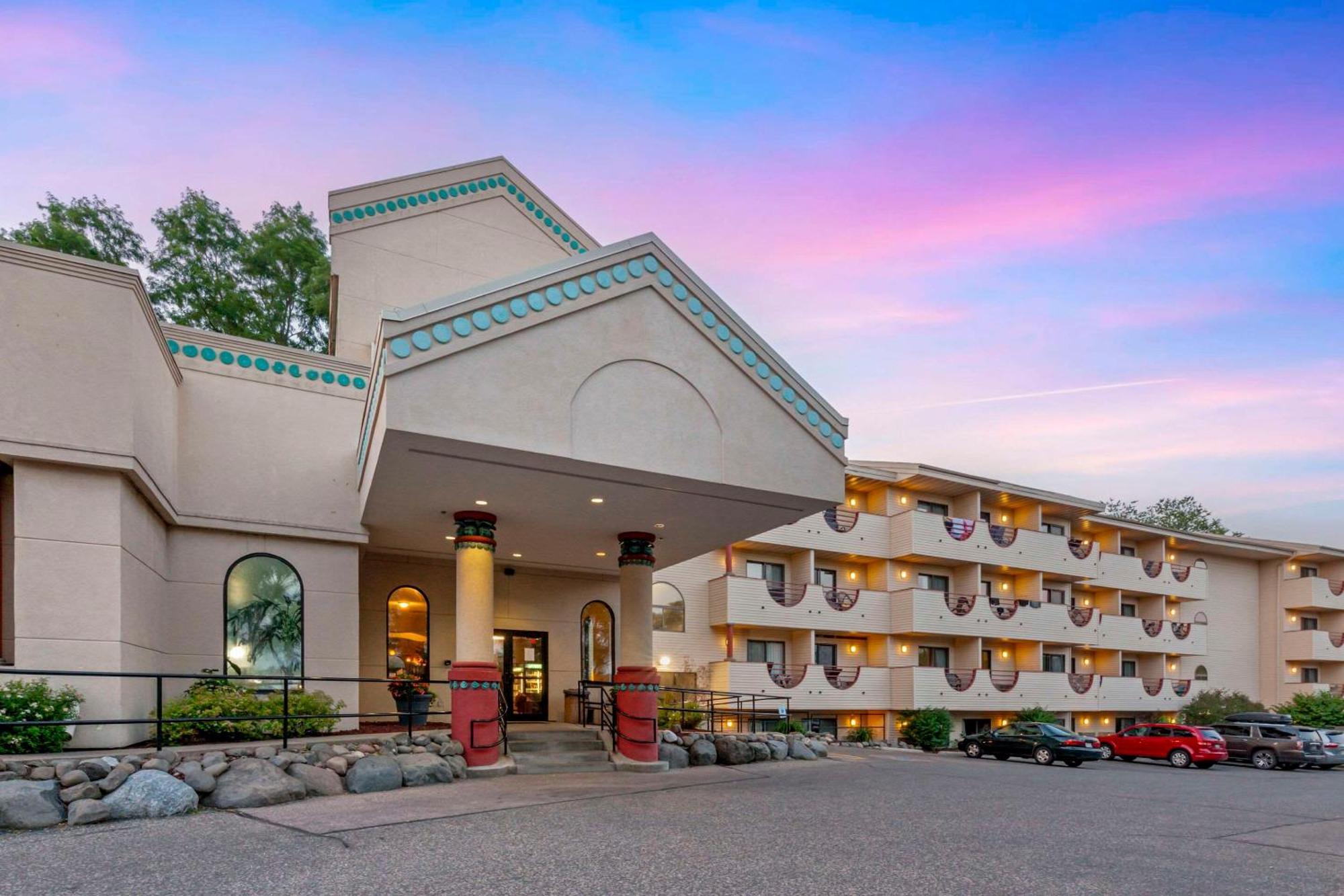 Atlantis Family Waterpark Hotel, Ascend Hotel Collection Lake Delton Exterior photo
