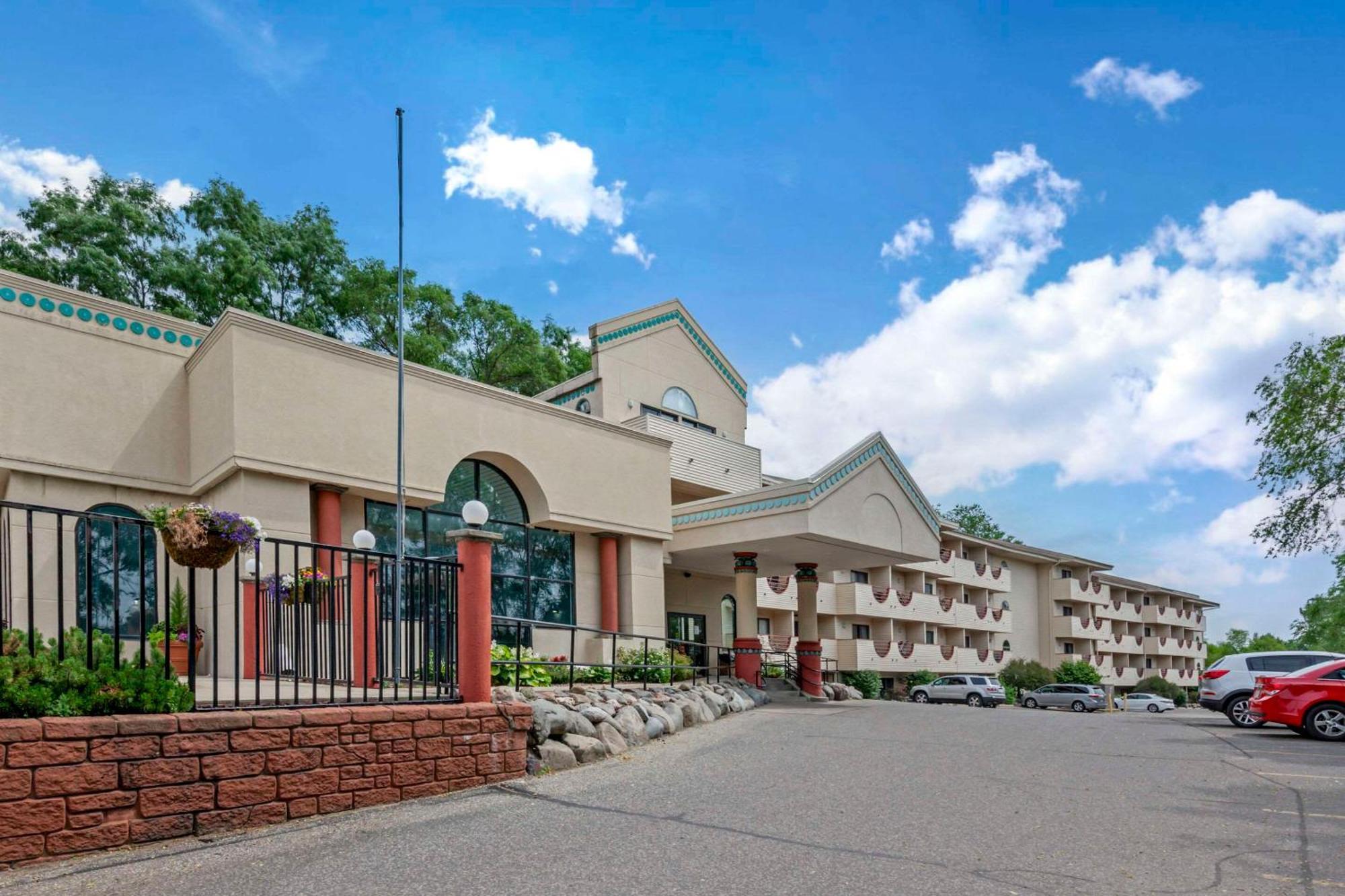 Atlantis Family Waterpark Hotel, Ascend Hotel Collection Lake Delton Exterior photo