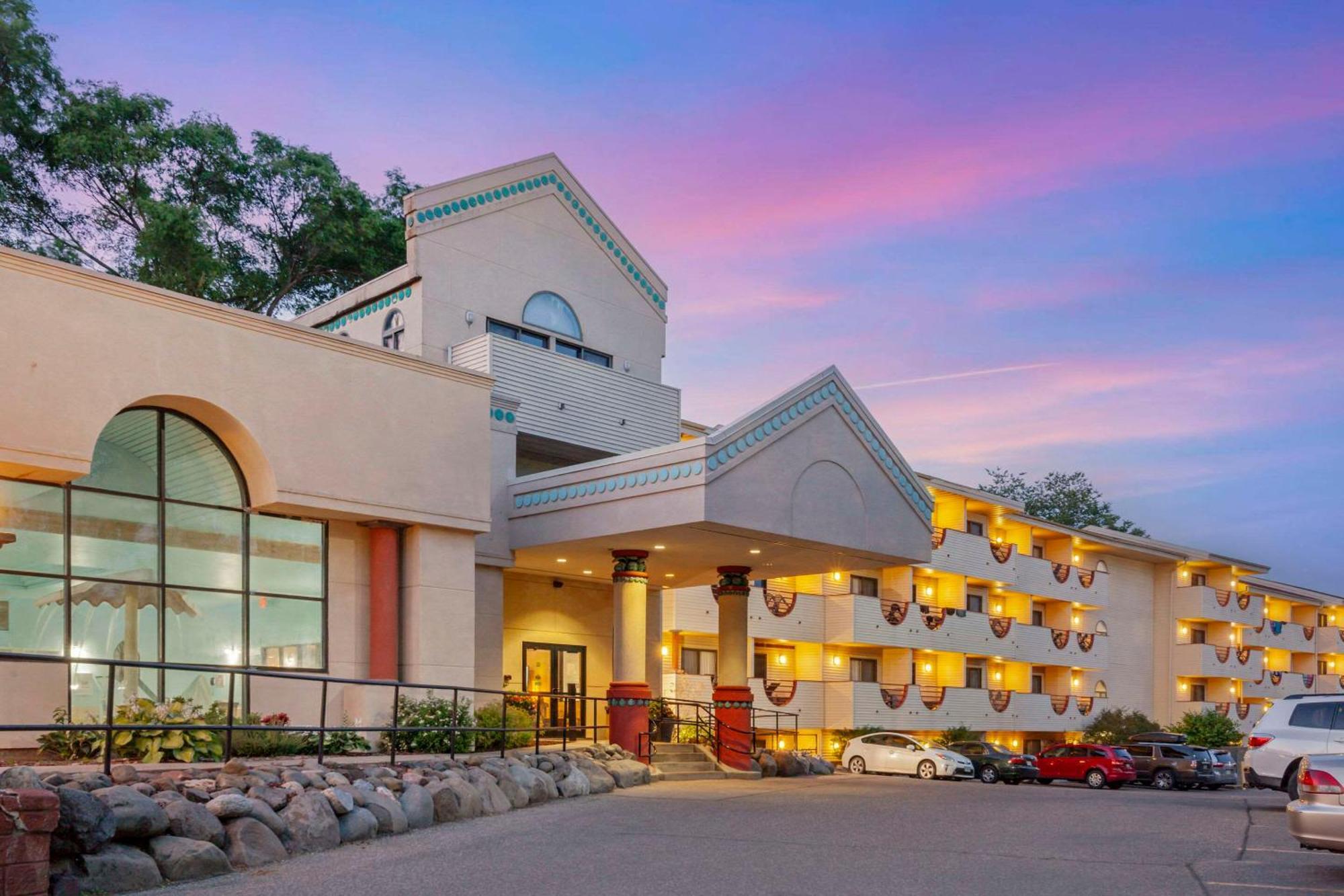 Atlantis Family Waterpark Hotel, Ascend Hotel Collection Lake Delton Exterior photo
