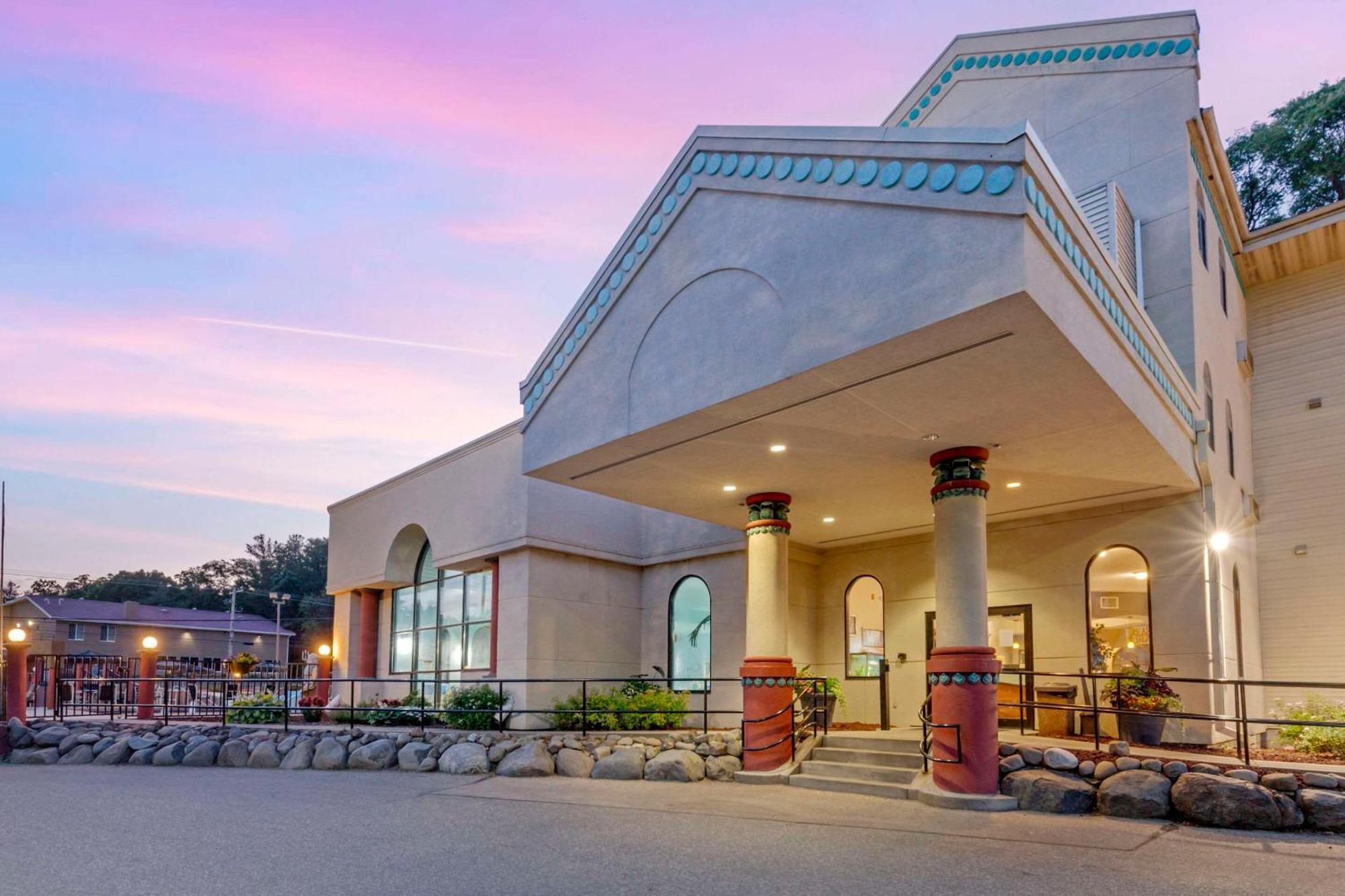 Atlantis Family Waterpark Hotel, Ascend Hotel Collection Lake Delton Exterior photo